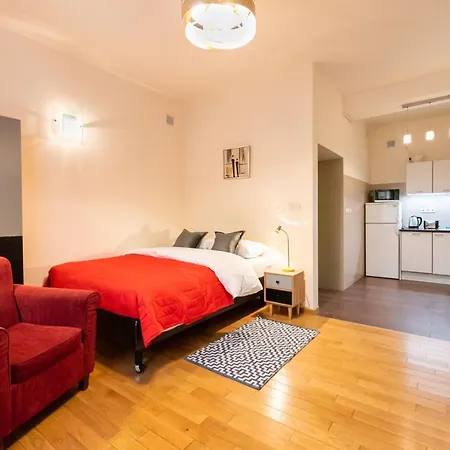 Ochota Rose By Bookinghost * Varsovia