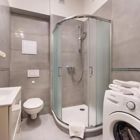 Ochota Rose By Bookinghost * Warsaw