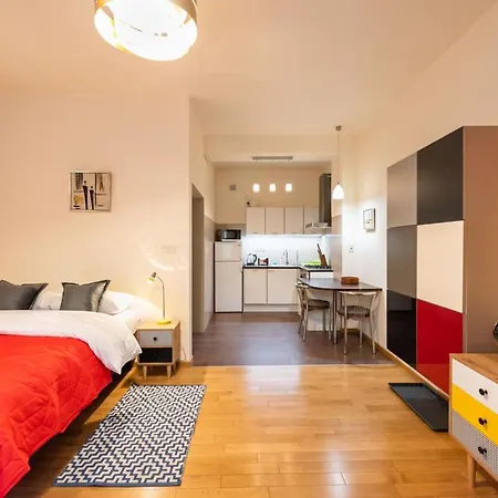 Ochota Rose By Bookinghost